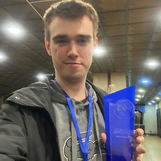 游戏中的母爱呼唤：瓦学弟的压抑之旅